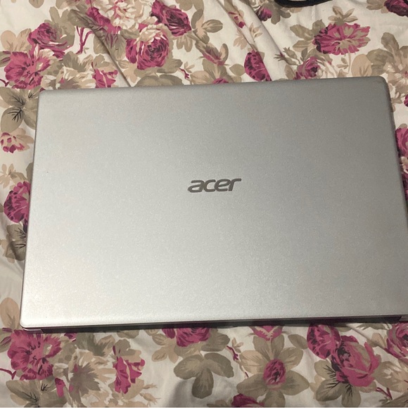 Acer Laptop Windows 11 - Picture 3 of 5